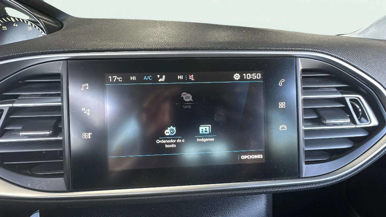 https://cdn-flexicar.caraffinity.it/public_appraisal_images_pro/images/stock/183398/gLc66mHYEN__2_7_Interior_peugeot _d832939cbbc74ac1a51cb5e44fea915d_Interior_7.jpeg.jpg